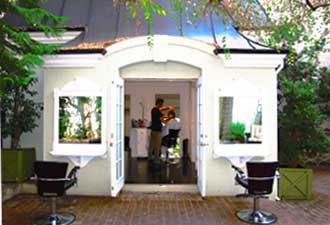 mens-salon-@RomanSalonLA-patio